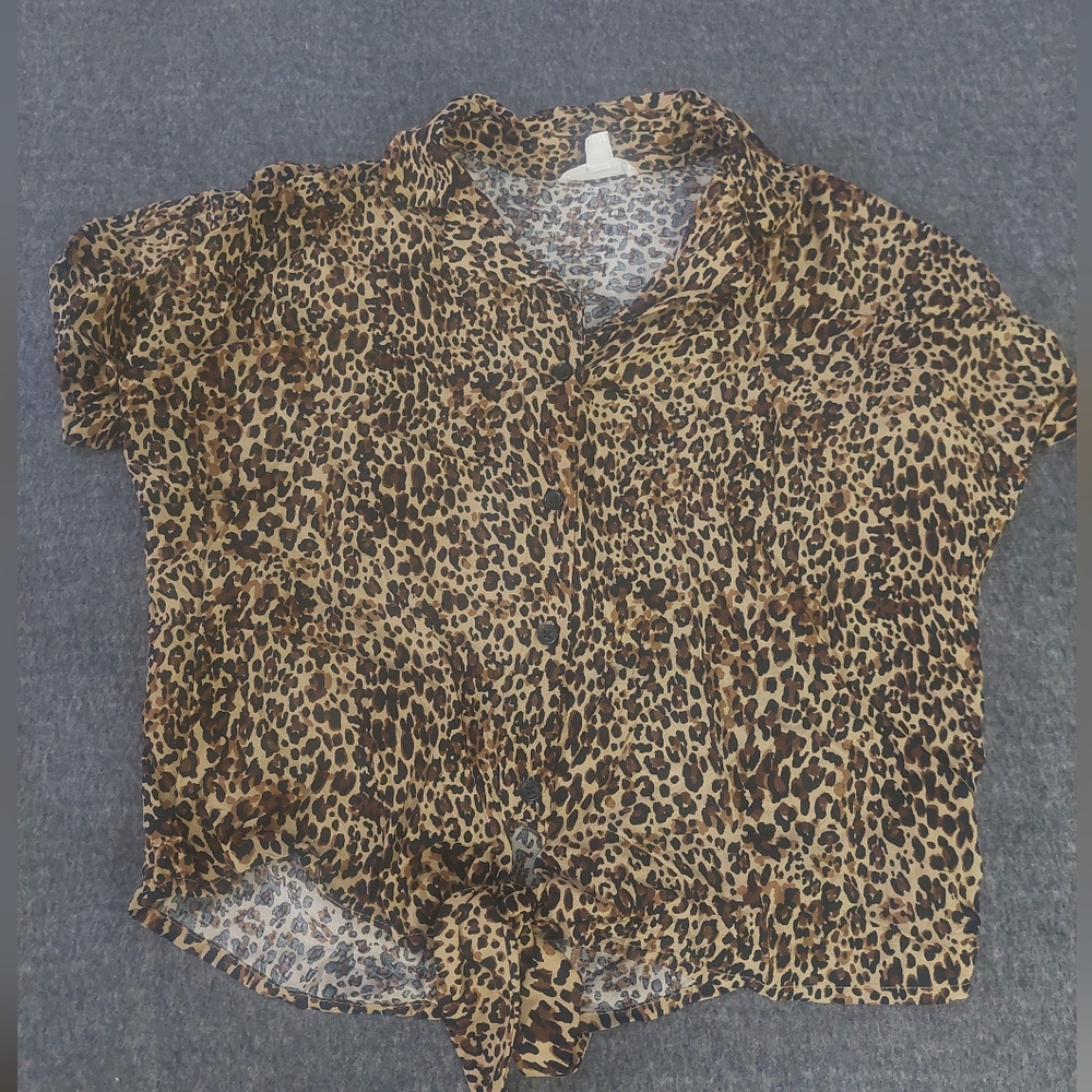 Beachlunchlounge tie-front button shirt small